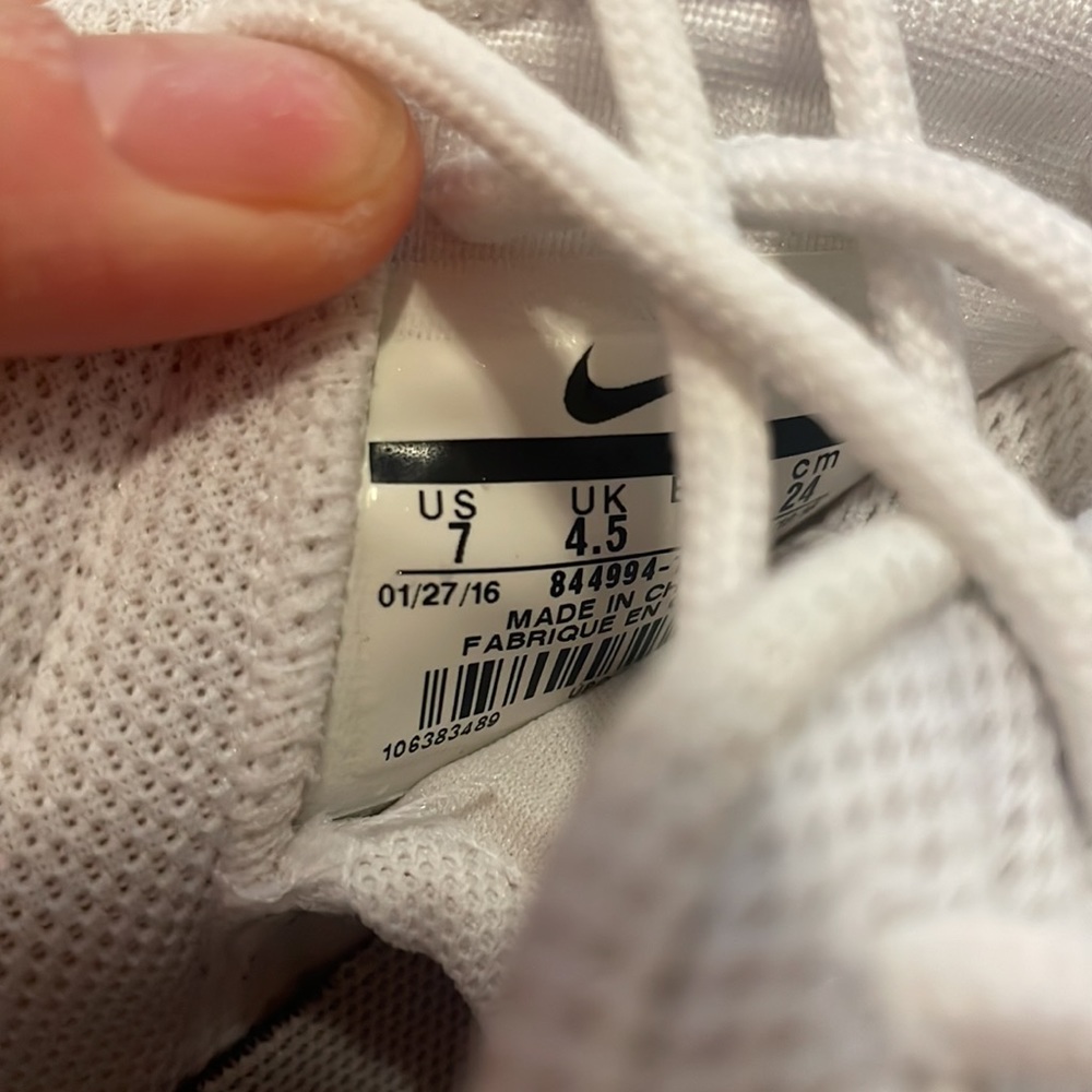 Women’s Nikes - Picture 3 of 3